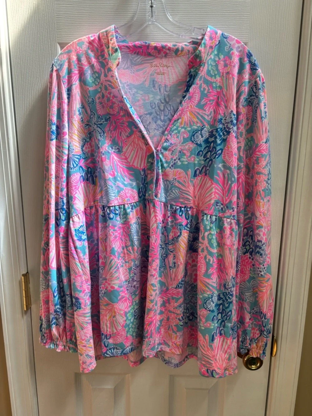 Lilly Pulitzer Winona Knit Top Blouse, MULTI SPLENDOR IN THE SAND, Size L, EUC - Picture 2 of 5